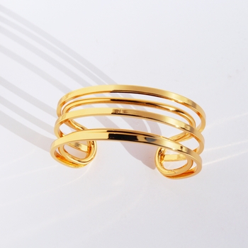 Ewurama Wave Brass Bangle